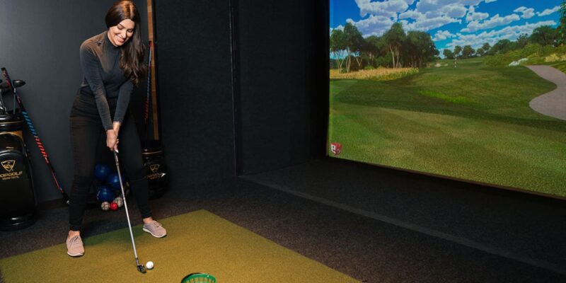 Topgolf Swing Suite 900