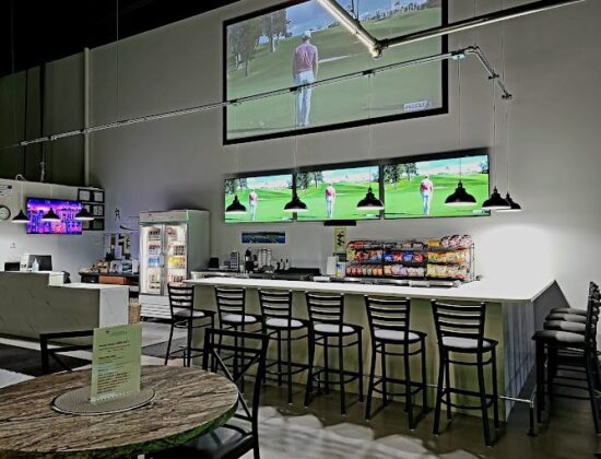 Score 18 Indoor Golf Bolingbrook