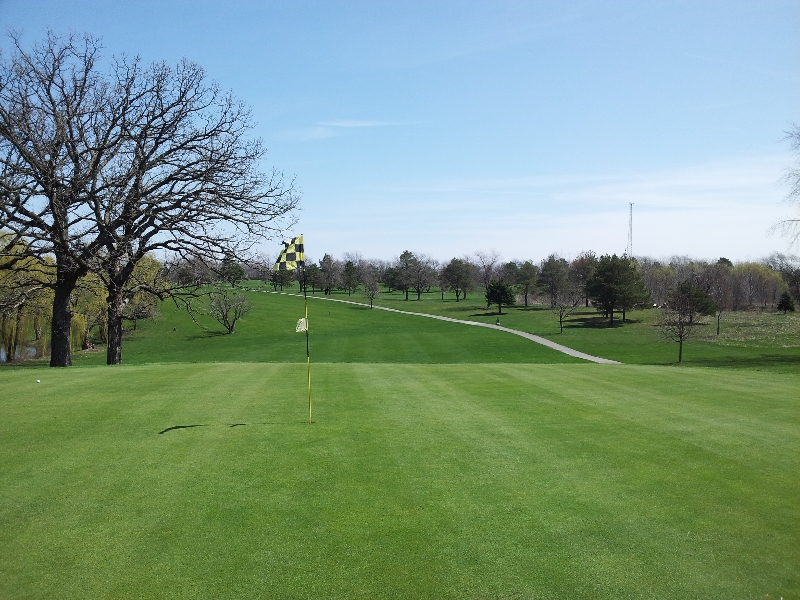Tuckaway Golf Club, Crete, Illinois Golf course information and reviews.