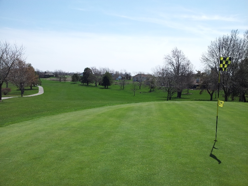 Tuckaway Golf Club, Crete, Illinois Golf course information and reviews.