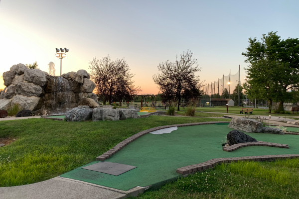 STONY-CREEK-MINI-GOLF