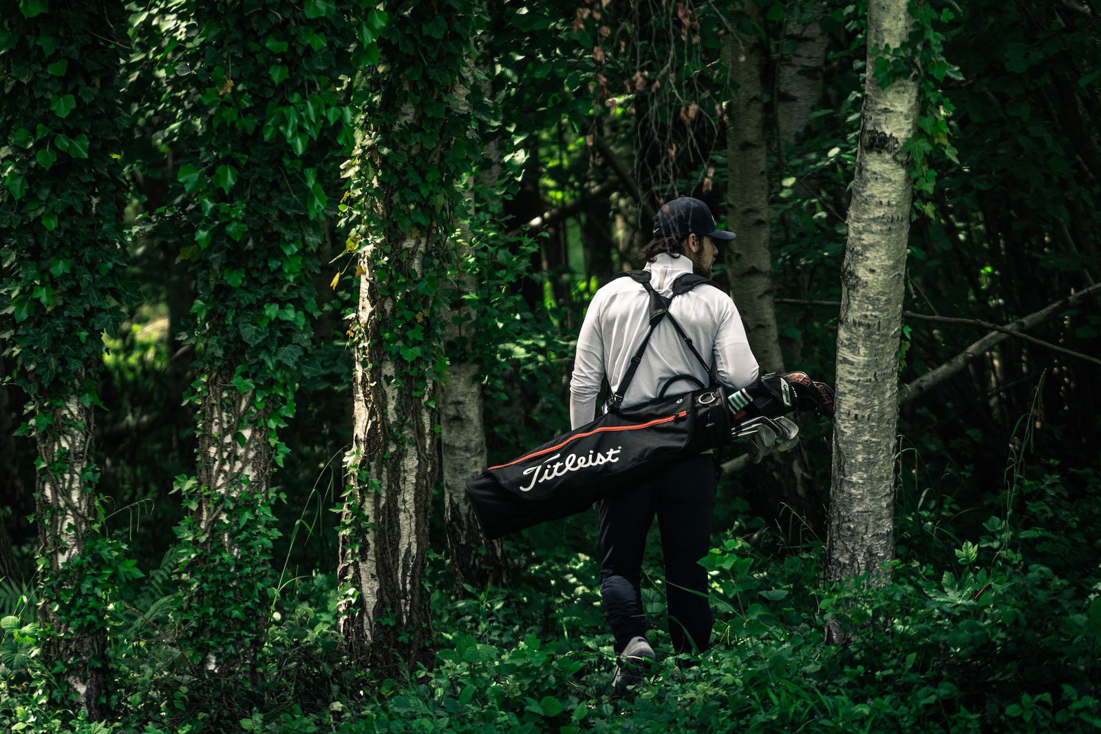 golfer-in-the-woods